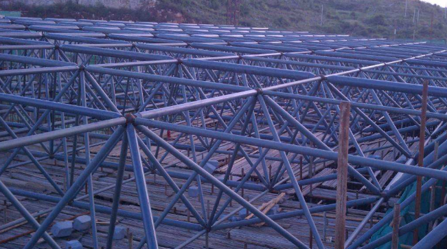 凤城概述网架加工中对钢材的质量的过细恳求